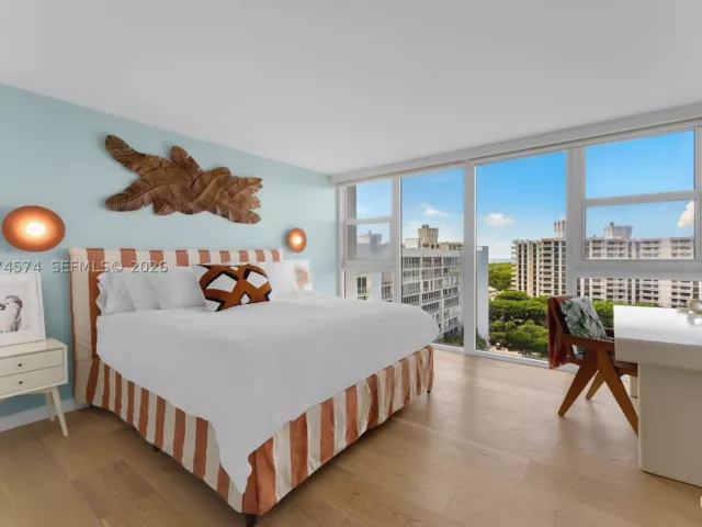 3-bedroom condo for sale in Key Biscayne - 881 Ocean Dr 10A - MondialRealty
