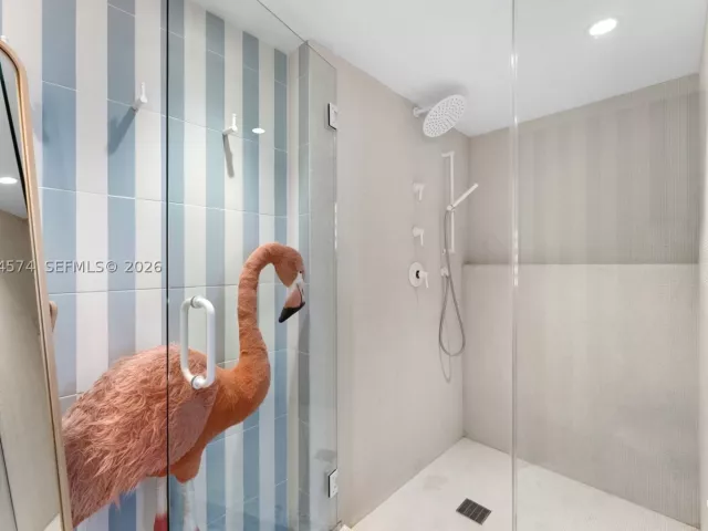 3-bedroom condo for sale in Key Biscayne - 881 Ocean Dr 10A - MondialRealty