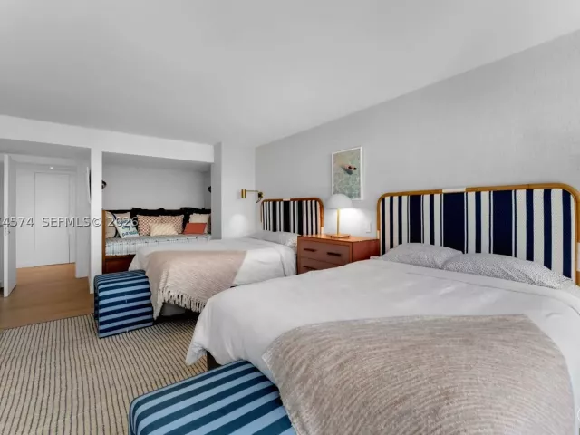 3-bedroom condo for sale in Key Biscayne - 881 Ocean Dr 10A - MondialRealty