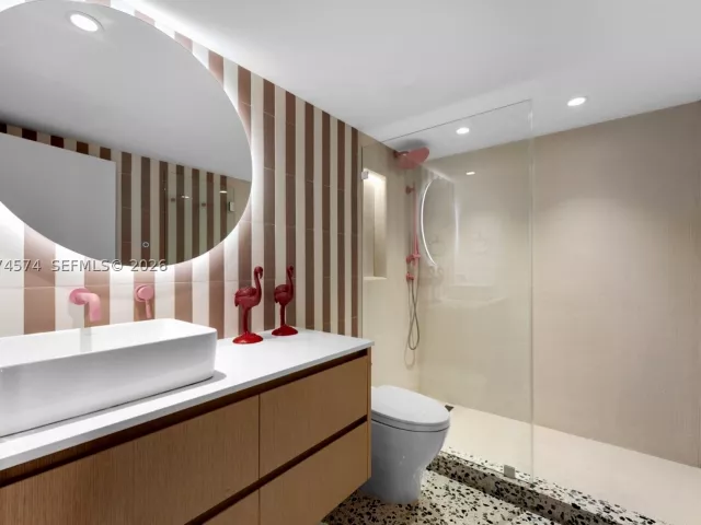 3-bedroom condo for sale in Key Biscayne - 881 Ocean Dr 10A - MondialRealty
