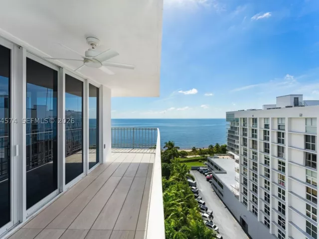 3-bedroom condo for sale in Key Biscayne - 881 Ocean Dr 10A - MondialRealty