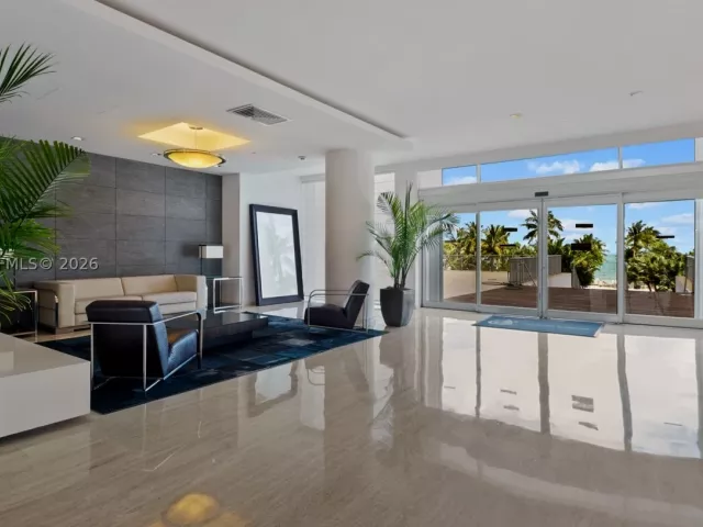 3-bedroom condo for sale in Key Biscayne - 881 Ocean Dr 10A - MondialRealty