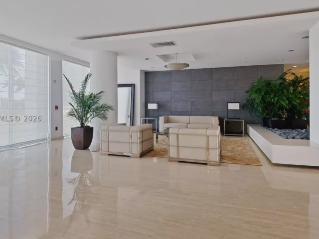 3-bedroom condo for sale in Key Biscayne - 881 Ocean Dr 10A - MondialRealty