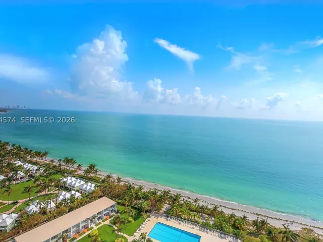 3-bedroom condo for sale in Key Biscayne - 881 Ocean Dr 10A - MondialRealty