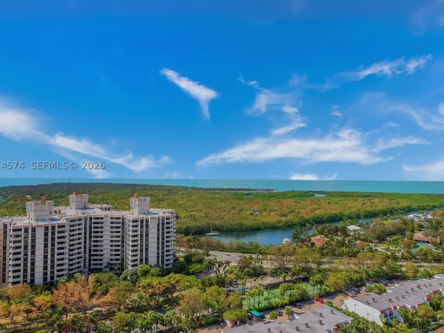 3-bedroom condo for sale in Key Biscayne - 881 Ocean Dr 10A - MondialRealty