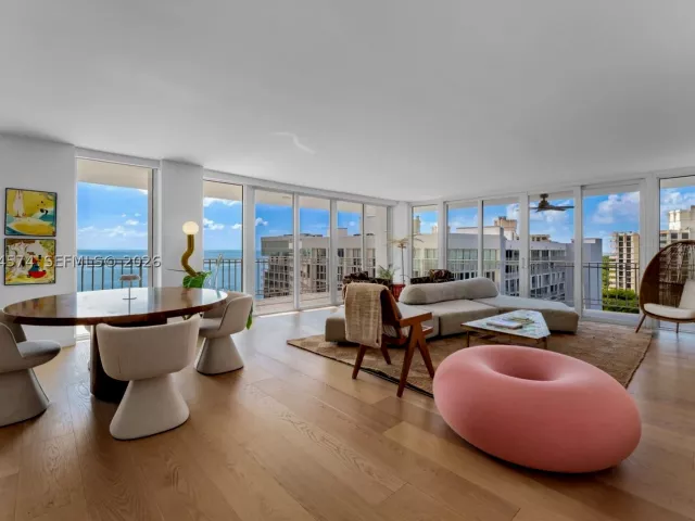 3-bedroom condo for sale in Key Biscayne - 881 Ocean Dr 10A - MondialRealty