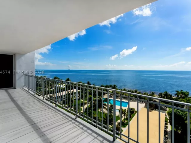 3-bedroom condo for sale in Key Biscayne - 881 Ocean Dr 10A - MondialRealty