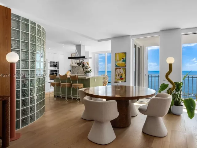 3-bedroom condo for sale in Key Biscayne - 881 Ocean Dr 10A - MondialRealty