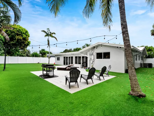 3-bedroom home for sale in Boca Raton - 648 SW 3RD Street - MondialRealty