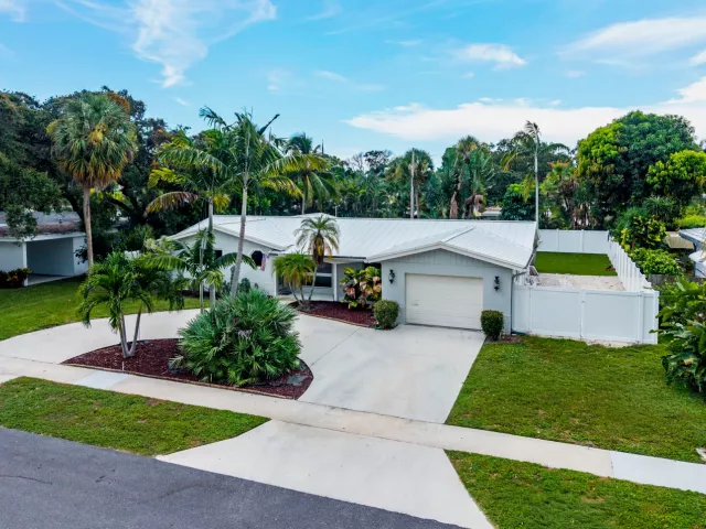 3-bedroom home for sale in Boca Raton - 648 SW 3RD Street - MondialRealty