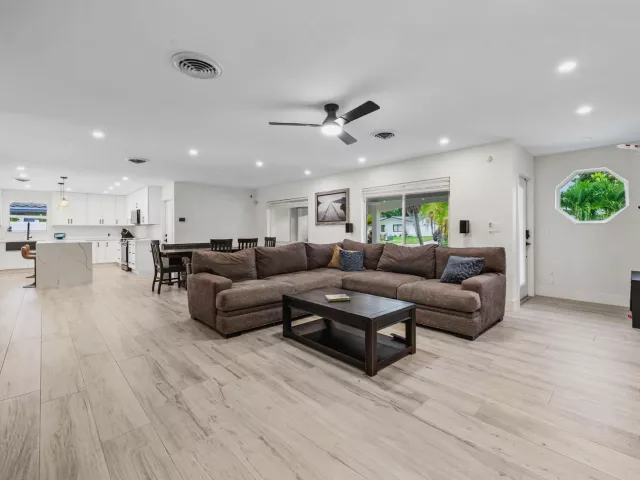 3-bedroom home for sale in Boca Raton - 648 SW 3RD Street - MondialRealty