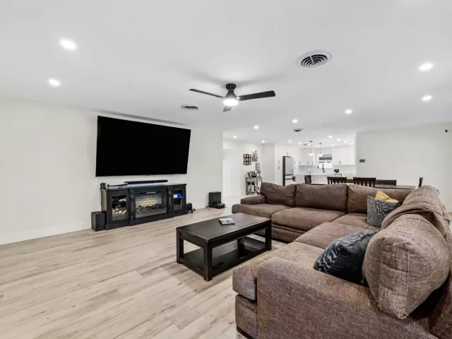 3-bedroom home for sale in Boca Raton - 648 SW 3RD Street - MondialRealty