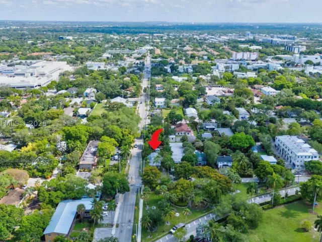 3-bedroom home for rent in Fort Lauderdale - 1031 SW 4th St - MondialRealty