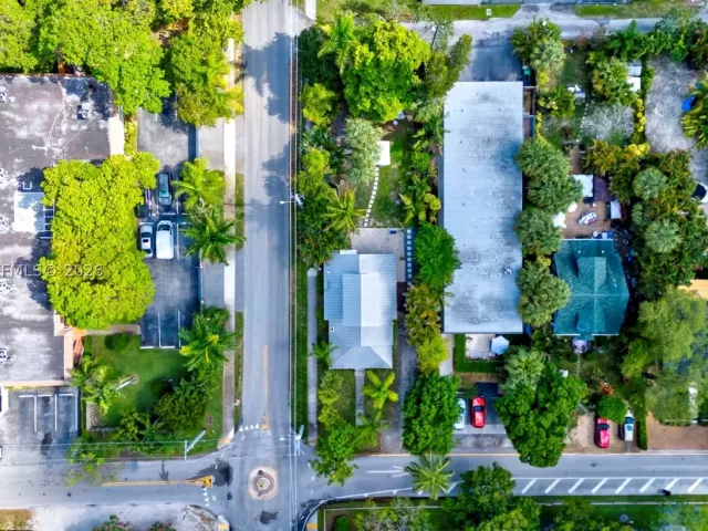 3-bedroom home for rent in Fort Lauderdale - 1031 SW 4th St - MondialRealty