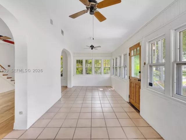 3-bedroom home for rent in Fort Lauderdale - 1031 SW 4th St - MondialRealty