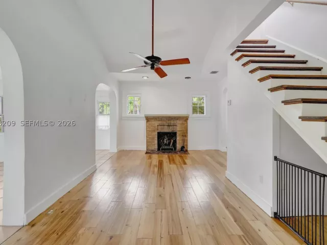 3-bedroom home for rent in Fort Lauderdale - 1031 SW 4th St - MondialRealty