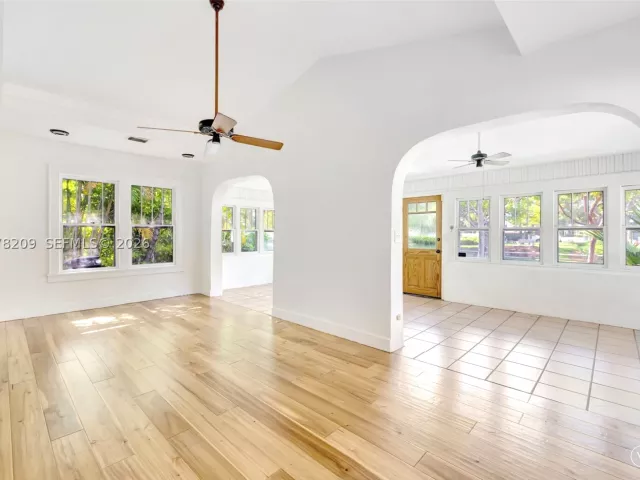 3-bedroom home for rent in Fort Lauderdale - 1031 SW 4th St - MondialRealty