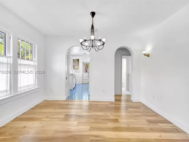 3-bedroom home for rent in Fort Lauderdale - 1031 SW 4th St - MondialRealty
