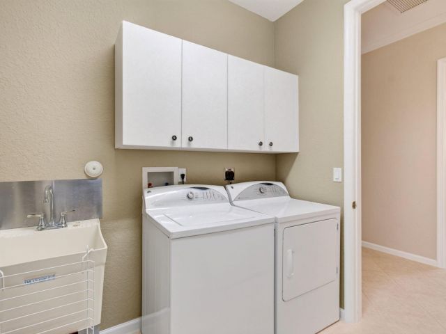 3-bedroom home for sale in West Palm Beach - 2271 Egret Cove Drive - MondialRealty