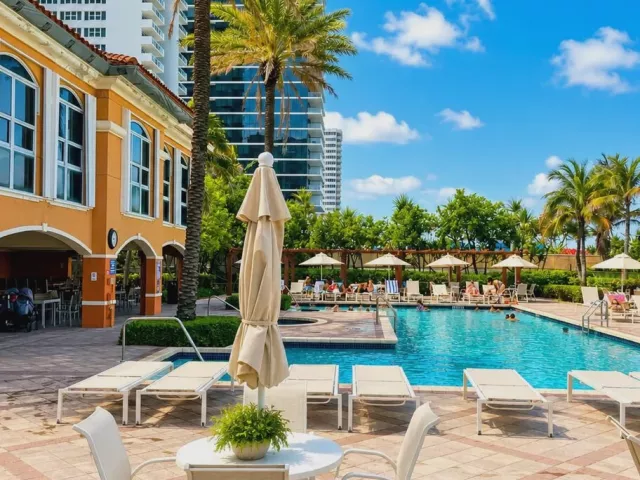 2-bedroom condo for rent in Hallandale Beach - 2080 S OCEAN Drive 505 - MondialRealty