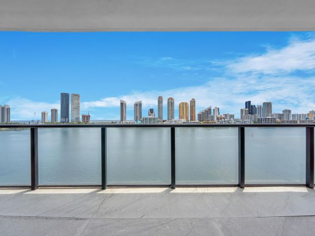 4-bedroom condo for rent in Aventura - 5000 ISLAND ESTATES Drive 805 - MondialRealty