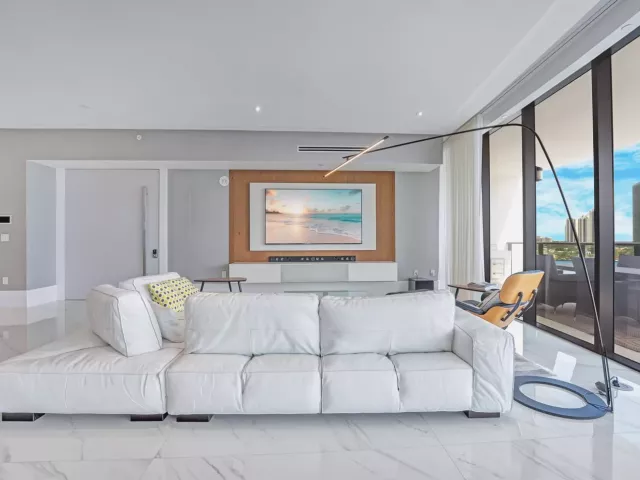 4-bedroom condo for rent in Aventura - 5000 ISLAND ESTATES Drive 805 - MondialRealty