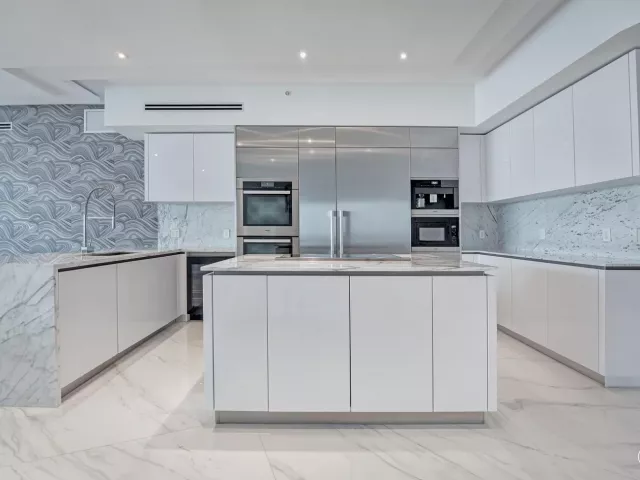 4-bedroom condo for rent in Aventura - 5000 ISLAND ESTATES Drive 805 - MondialRealty