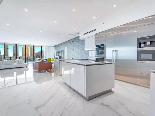 4-bedroom condo for rent in Aventura - 5000 ISLAND ESTATES Drive 805 - MondialRealty