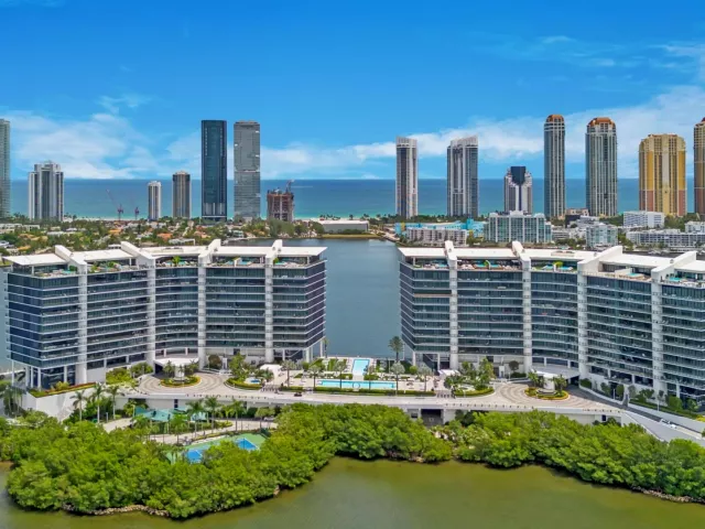 4-bedroom condo for rent in Aventura - 5000 ISLAND ESTATES Drive 805 - MondialRealty