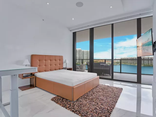 4-bedroom condo for rent in Aventura - 5000 ISLAND ESTATES Drive 805 - MondialRealty