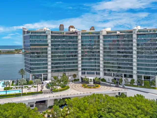 4-bedroom condo for rent in Aventura - 5000 ISLAND ESTATES Drive 805 - MondialRealty