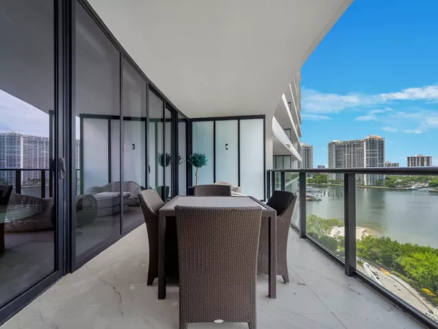 4-bedroom condo for rent in Aventura - 5000 ISLAND ESTATES Drive 805 - MondialRealty