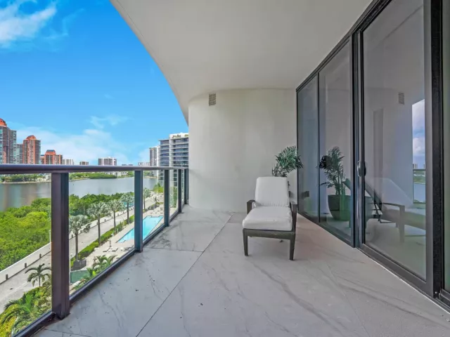 4-bedroom condo for rent in Aventura - 5000 ISLAND ESTATES Drive 805 - MondialRealty