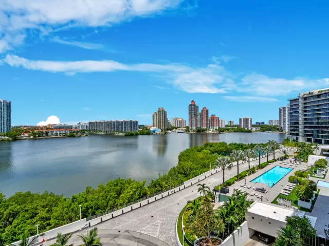 4-bedroom condo for rent in Aventura - 5000 ISLAND ESTATES Drive 805 - MondialRealty