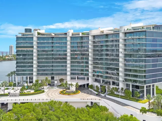 4-bedroom condo for rent in Aventura - 5000 ISLAND ESTATES Drive 805 - MondialRealty
