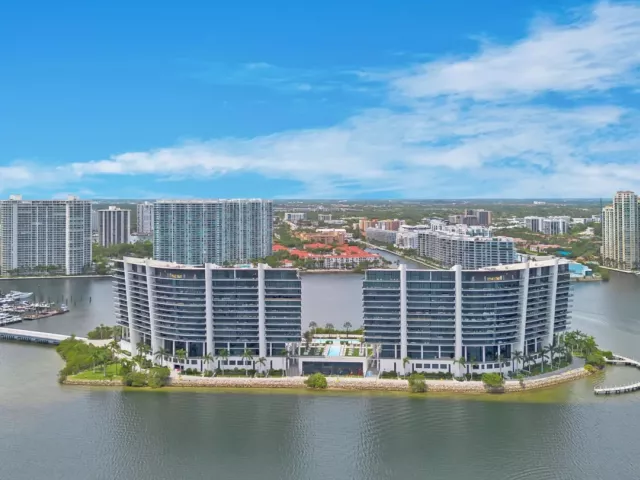 4-bedroom condo for rent in Aventura - 5000 ISLAND ESTATES Drive 805 - MondialRealty