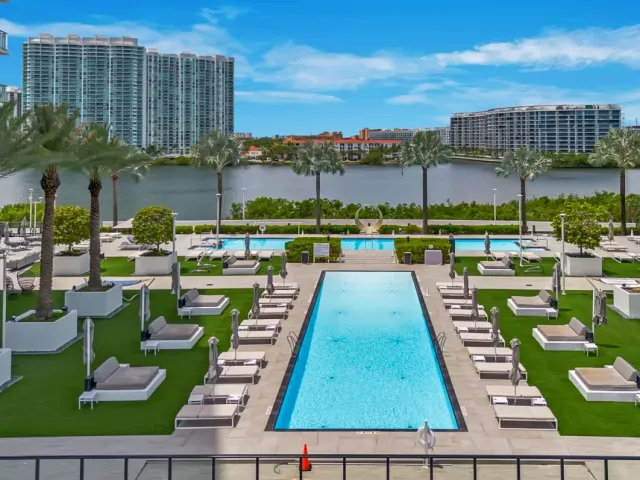 4-bedroom condo for rent in Aventura - 5000 ISLAND ESTATES Drive 805 - MondialRealty