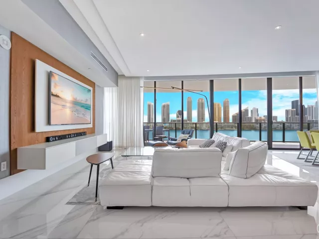 4-bedroom condo for rent in Aventura - 5000 ISLAND ESTATES Drive 805 - MondialRealty