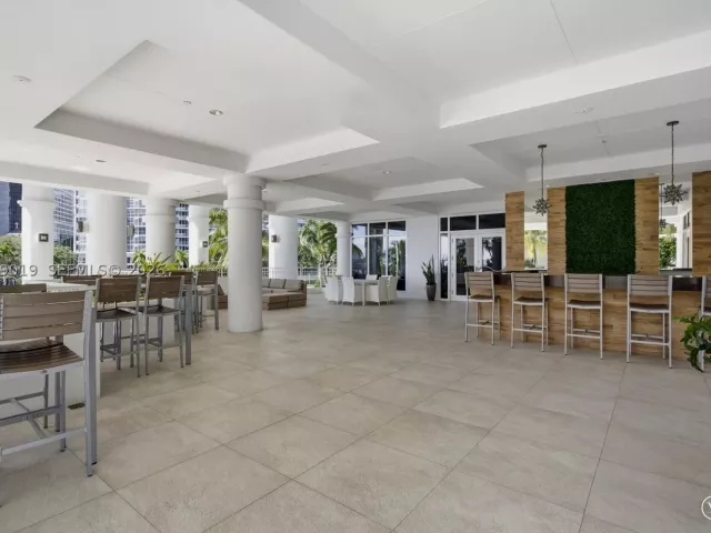 3-bedroom condo for rent in Miami - 801 Brickell Key Blvd 1204 - MondialRealty