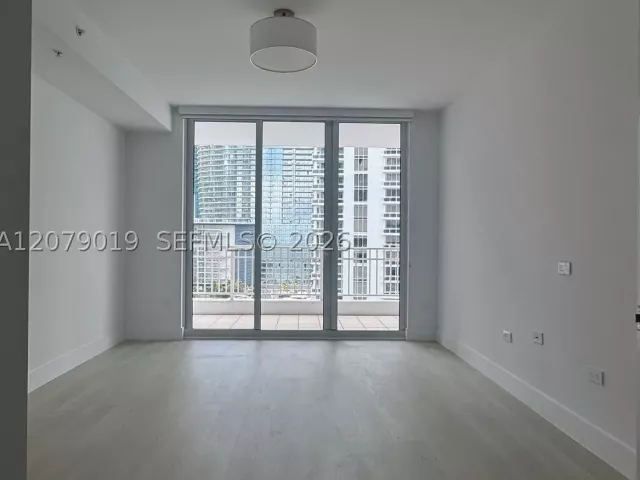 3-bedroom condo for rent in Miami - 801 Brickell Key Blvd 1204 - MondialRealty