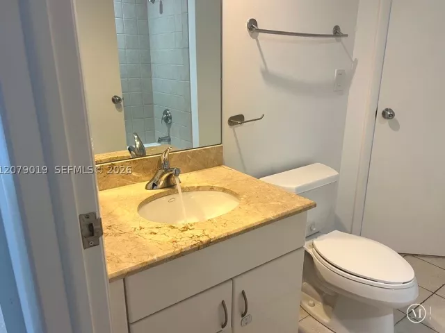 3-bedroom condo for rent in Miami - 801 Brickell Key Blvd 1204 - MondialRealty