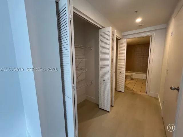 3-bedroom condo for rent in Miami - 801 Brickell Key Blvd 1204 - MondialRealty