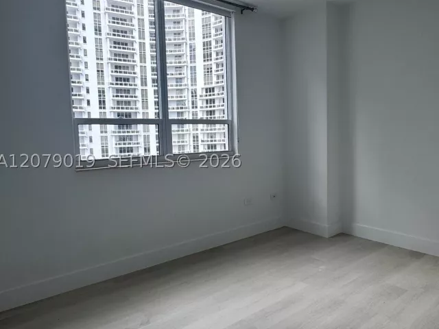 3-bedroom condo for rent in Miami - 801 Brickell Key Blvd 1204 - MondialRealty