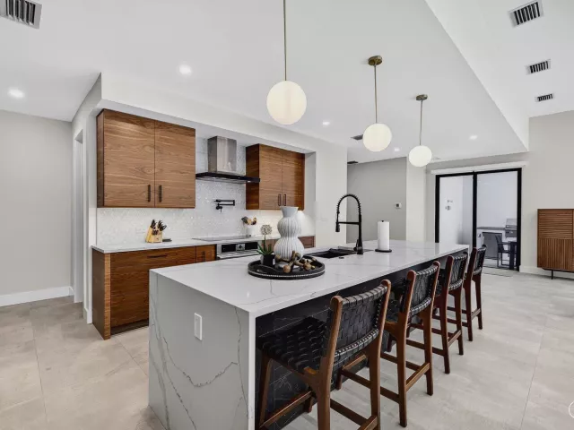 4-bedroom home for rent in Fort Lauderdale - 1807 NE 18TH Street - MondialRealty