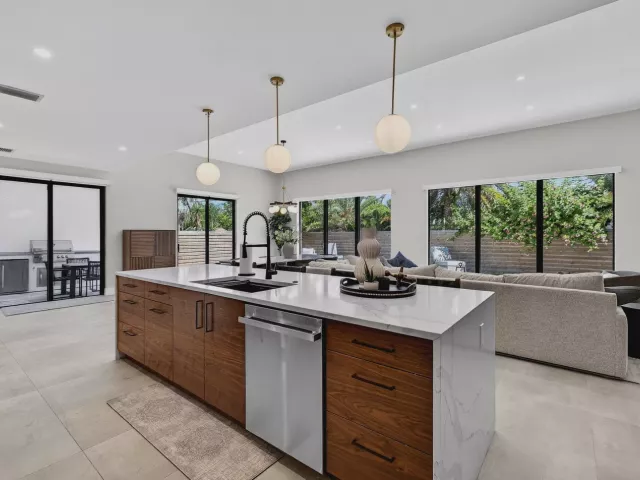 4-bedroom home for rent in Fort Lauderdale - 1807 NE 18TH Street - MondialRealty