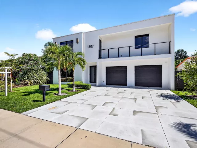 4-bedroom home for rent in Fort Lauderdale - 1807 NE 18TH Street - MondialRealty