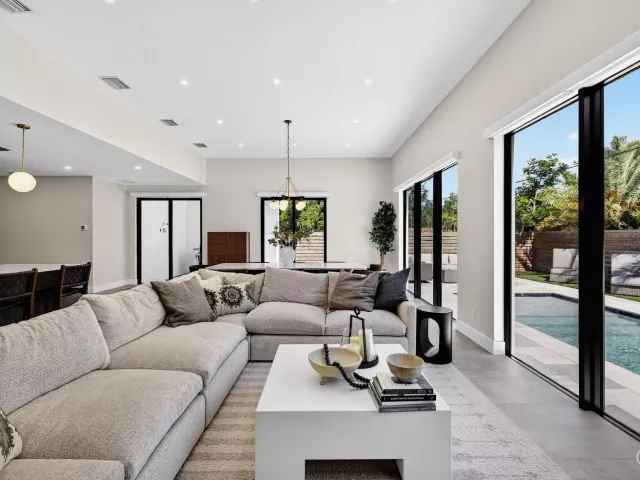 4-bedroom home for rent in Fort Lauderdale - 1807 NE 18TH Street - MondialRealty