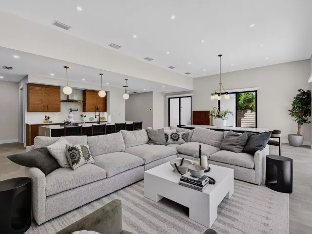 4-bedroom home for rent in Fort Lauderdale - 1807 NE 18TH Street - MondialRealty