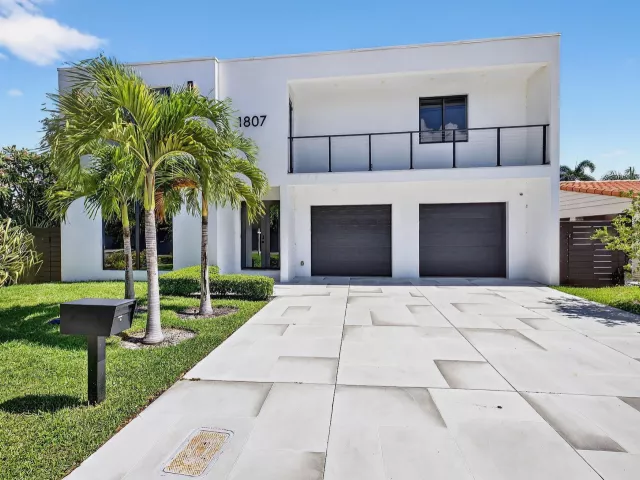 4-bedroom home for rent in Fort Lauderdale - 1807 NE 18TH Street - MondialRealty