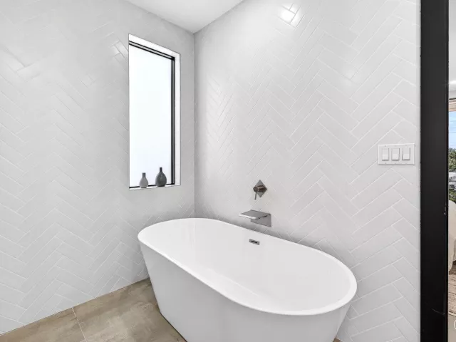 4-bedroom home for rent in Fort Lauderdale - 1807 NE 18TH Street - MondialRealty